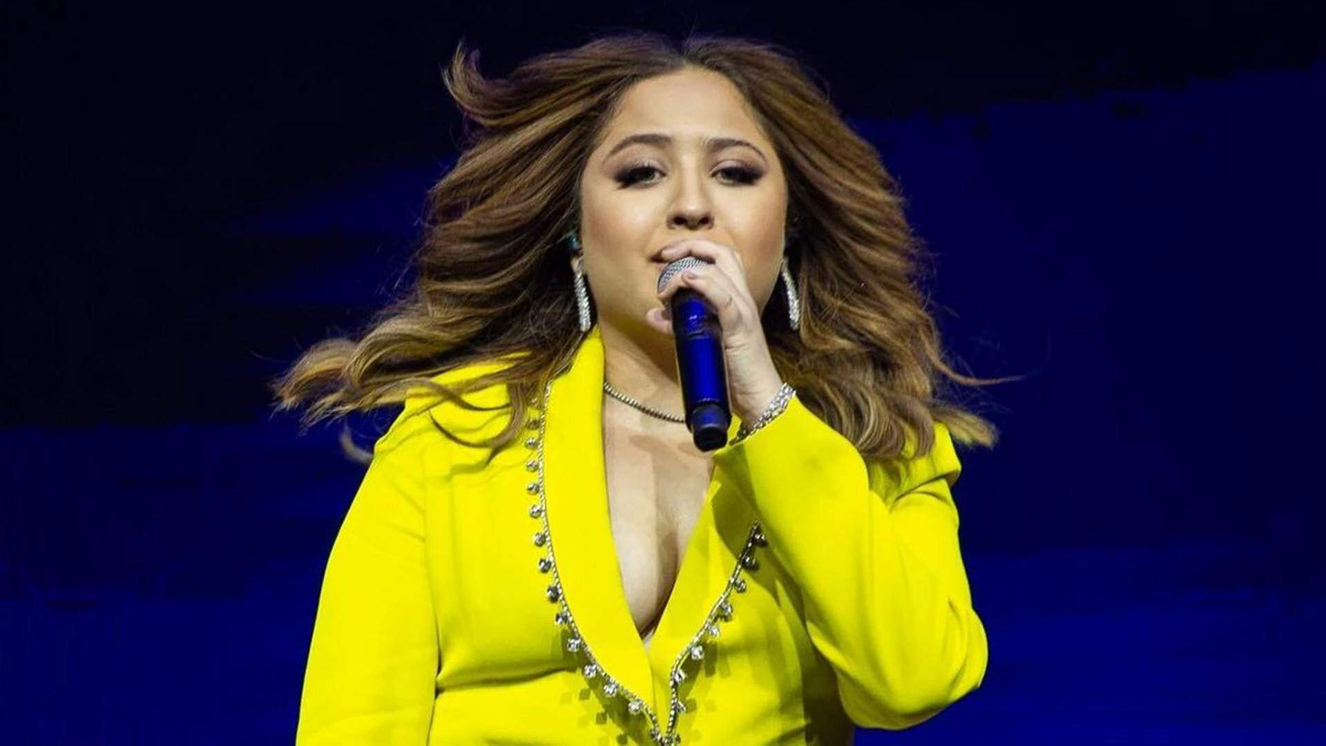 Que susto! Fã descontrolado invade palco durante show de Mari Fernandez e cantora reage de forma inacreditável - Metropolitana FM