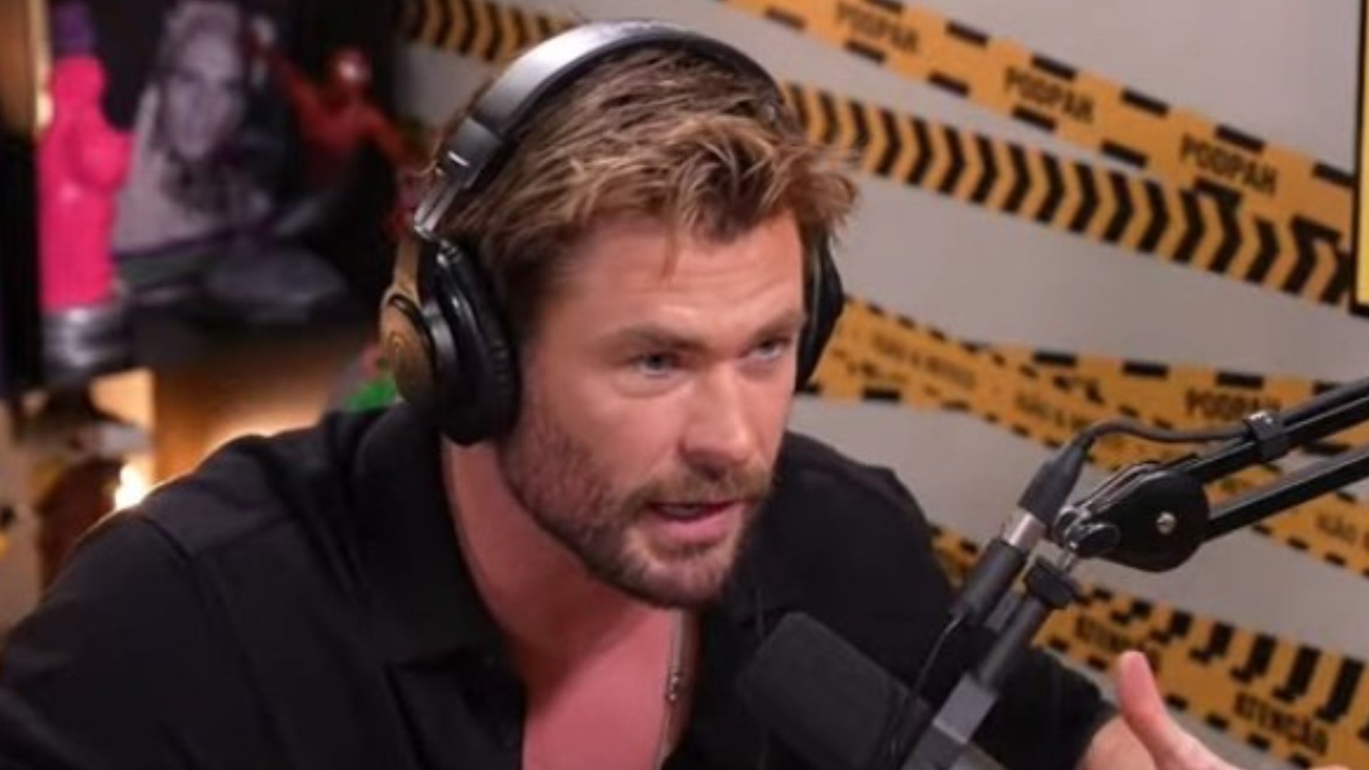 Thor está na área! Chris Hemsworth prova comida típica brasileira e revela se gostou - Metropolitana FM