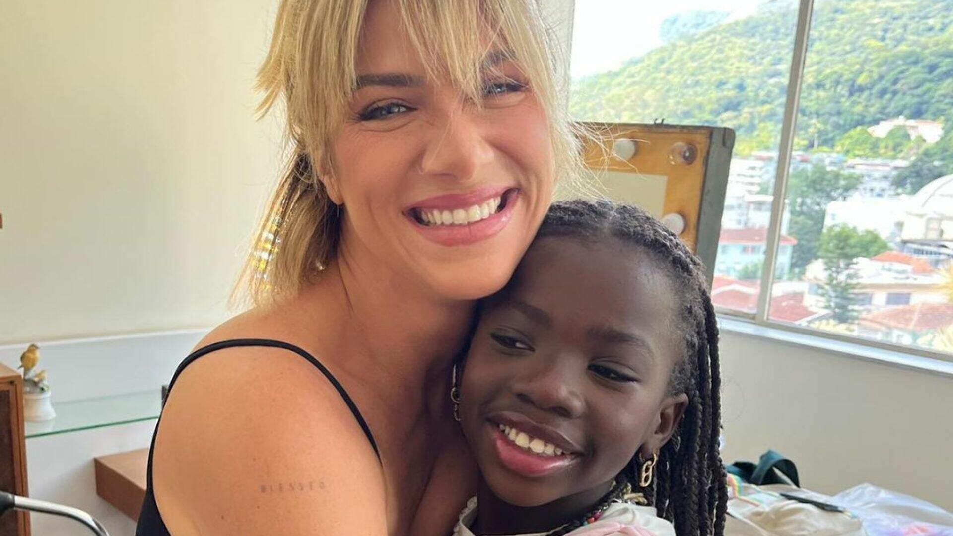 Giovanna Ewbank faz homenagem emocionante à filha, Titi, em aniversário de 10 anos - Metropolitana FM
