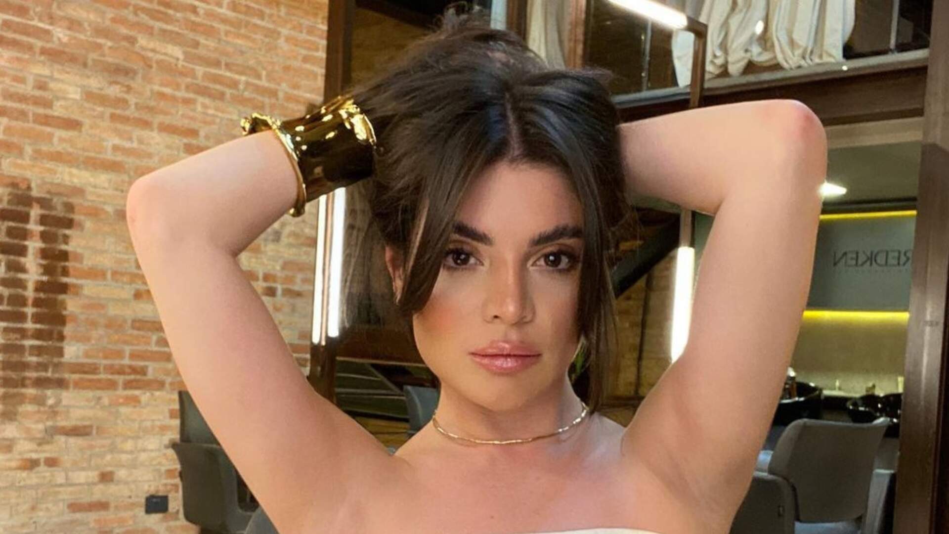 Sem pudor: Gkay ‘acende’ vestido transparente sem usar lingerie por baixo e quase mostra demais - Metropolitana FM
