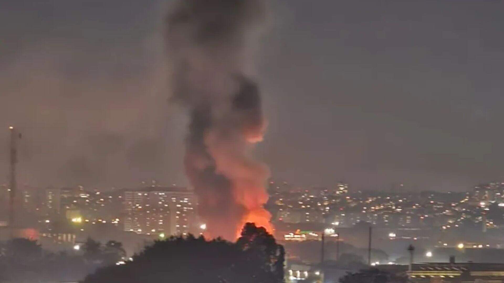 Perigo: Incêndio em São Paulo assusta a população e bombeiros se pronunciam sobre causas do incidente