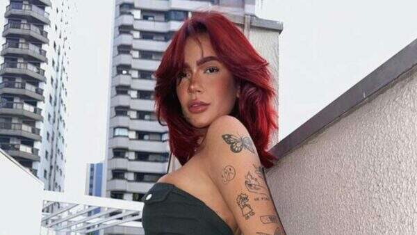 Lara Silva faz a temperatura subir ao rebolar com biquíni PP e exibe tatuagem íntima que desafia a censura