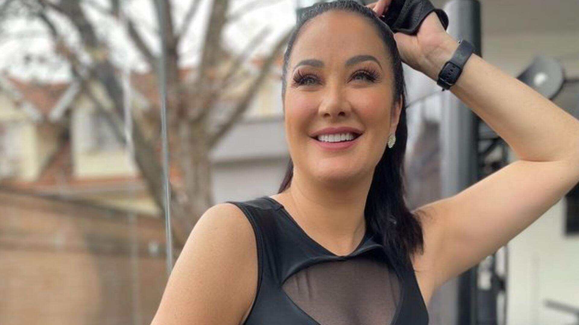 Com camisa transparente, Helen Gazarolli exibe bumbum ‘sorridente’ e malhado na academia - Metropolitana FM