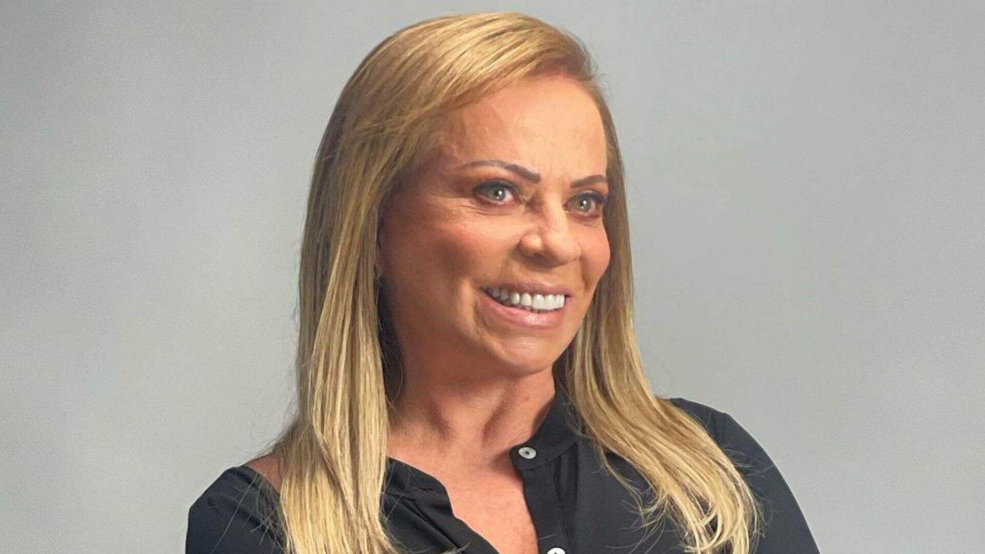 Christina Rocha aproveita inteligência artificial para mostrar foto com biquíni fio-dental e corpo turbinado - Metropolitana FM