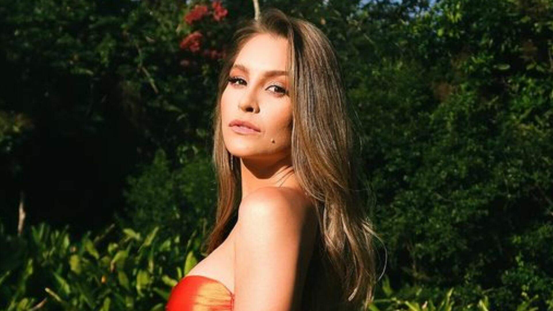 5 momentos em que Carla Diaz colocou fio-dental no bumbum natural e redondinho para enlouquecer a web - Metropolitana FM