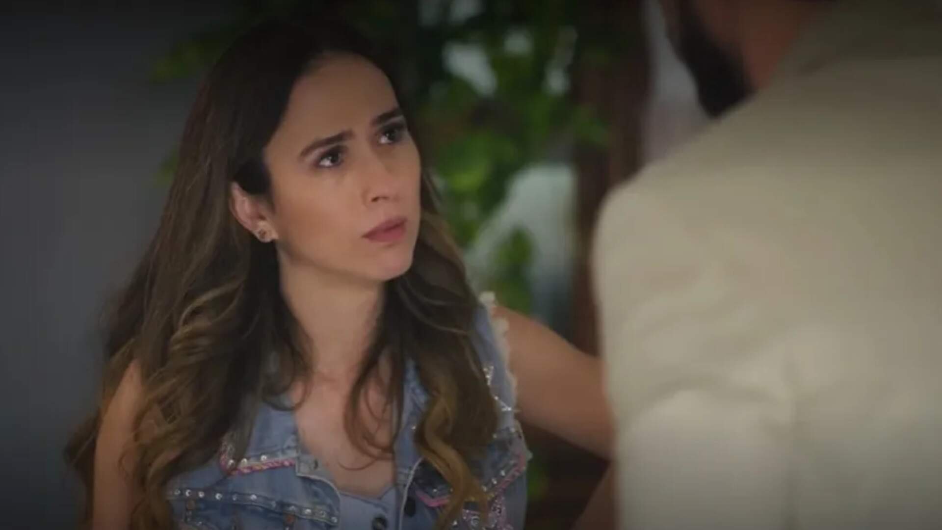 Terra e Paixão: Com ciúmes de Petra, Anely deixa Luigi chocado com decisão drástica! - Metropolitana FM