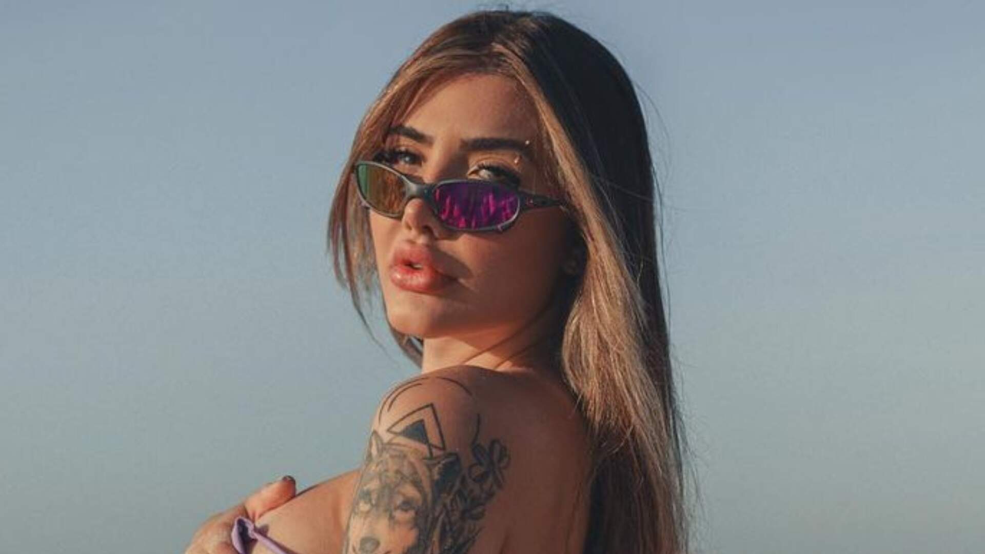 Gamer sedutora dá visão privilegiada do volume turbinado do ‘bumbum’ e quase quebra o Instagram - Metropolitana FM