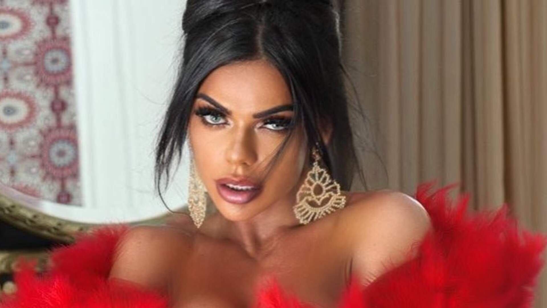 Presente sexy: Abrindo as pernas, Suzy Cortez dá zoom em volume proibido e deixa fãs enlouquecidos - Metropolitana FM