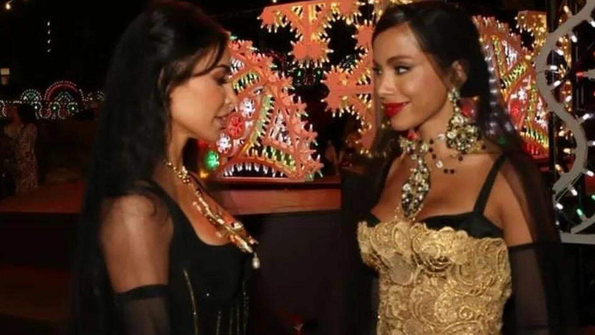Encontro épico! Anitta e Kim Kardashian posam juntas no desfile de Alta Moda da Dolce & Gabbana