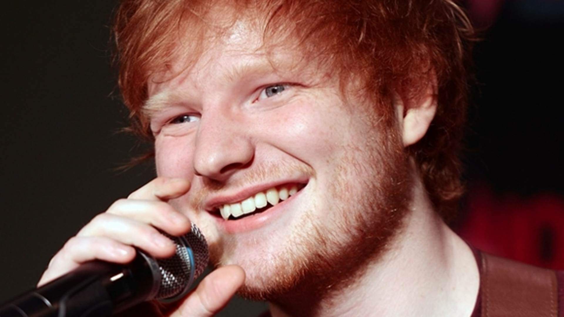 Abandonou a carreira artística? Ed Sheeran pega fãs de surpresa ao surgir ‘trabalhando’ em local inusitado e viraliza - Metropolitana FM