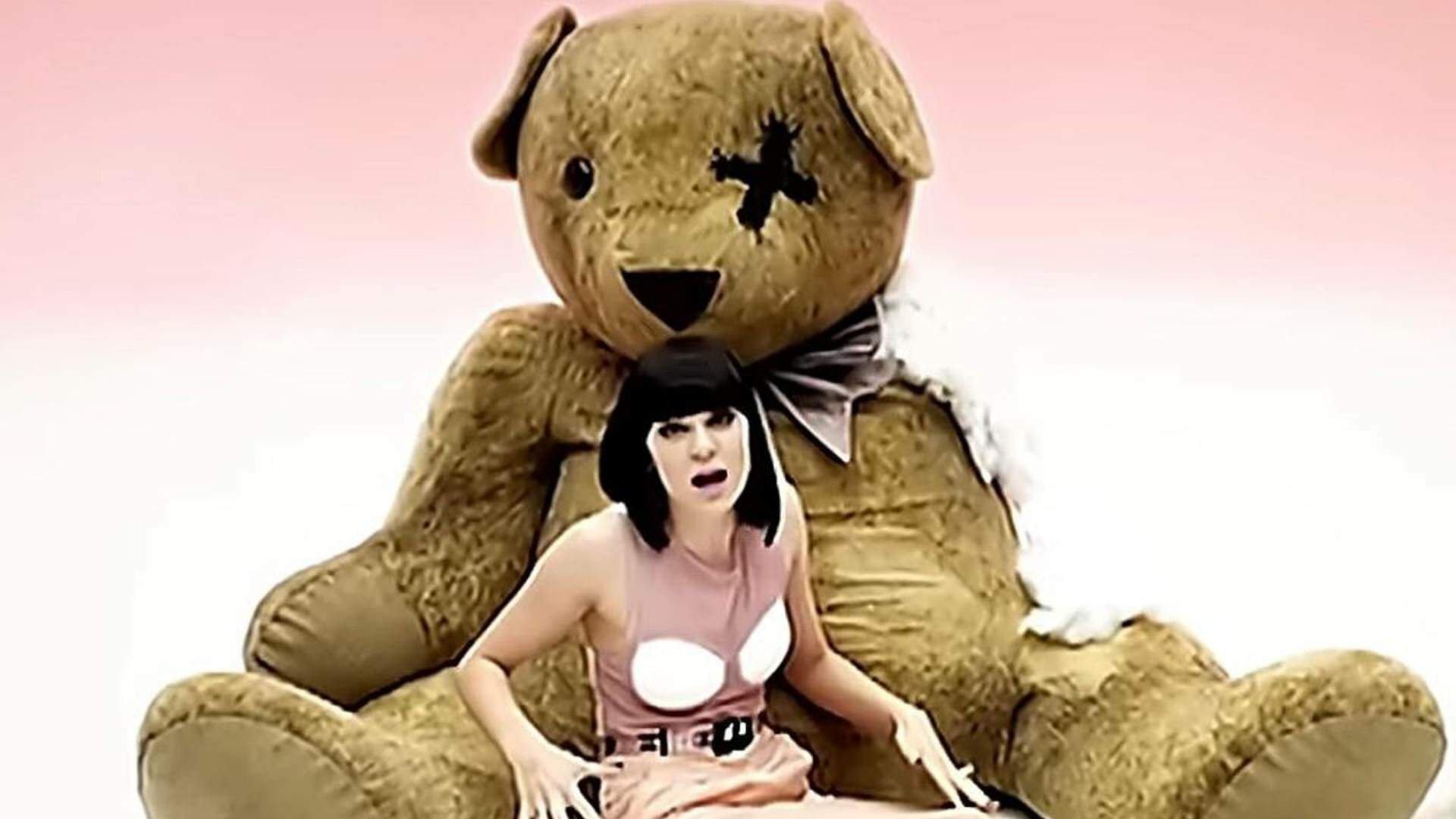 Jessie J tira ursão icônico do clipe do hit “Price Tag” do baú por motivo muito especial e comove fãs - Metropolitana FM