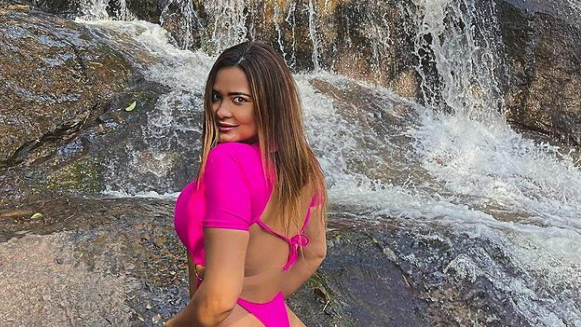 Oficialmente o maior bumbum do Instagram: Geisy Arruda cava calcinha no limite em foto no meio do mato - Metropolitana FM