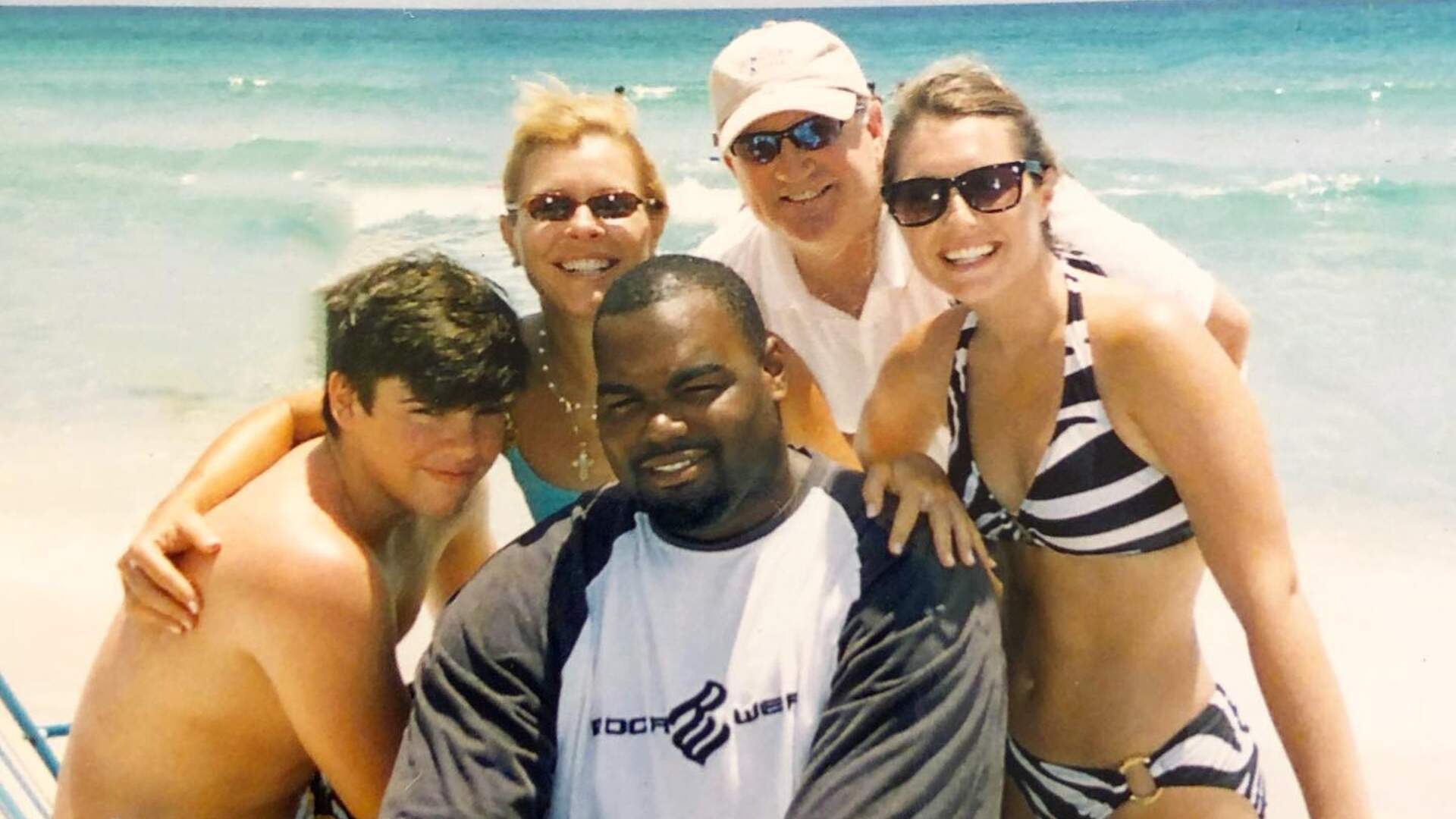 Um Sonho Possível: Michael Oher diz que drama inspirado em sua vida é uma mentira - Metropolitana FM
