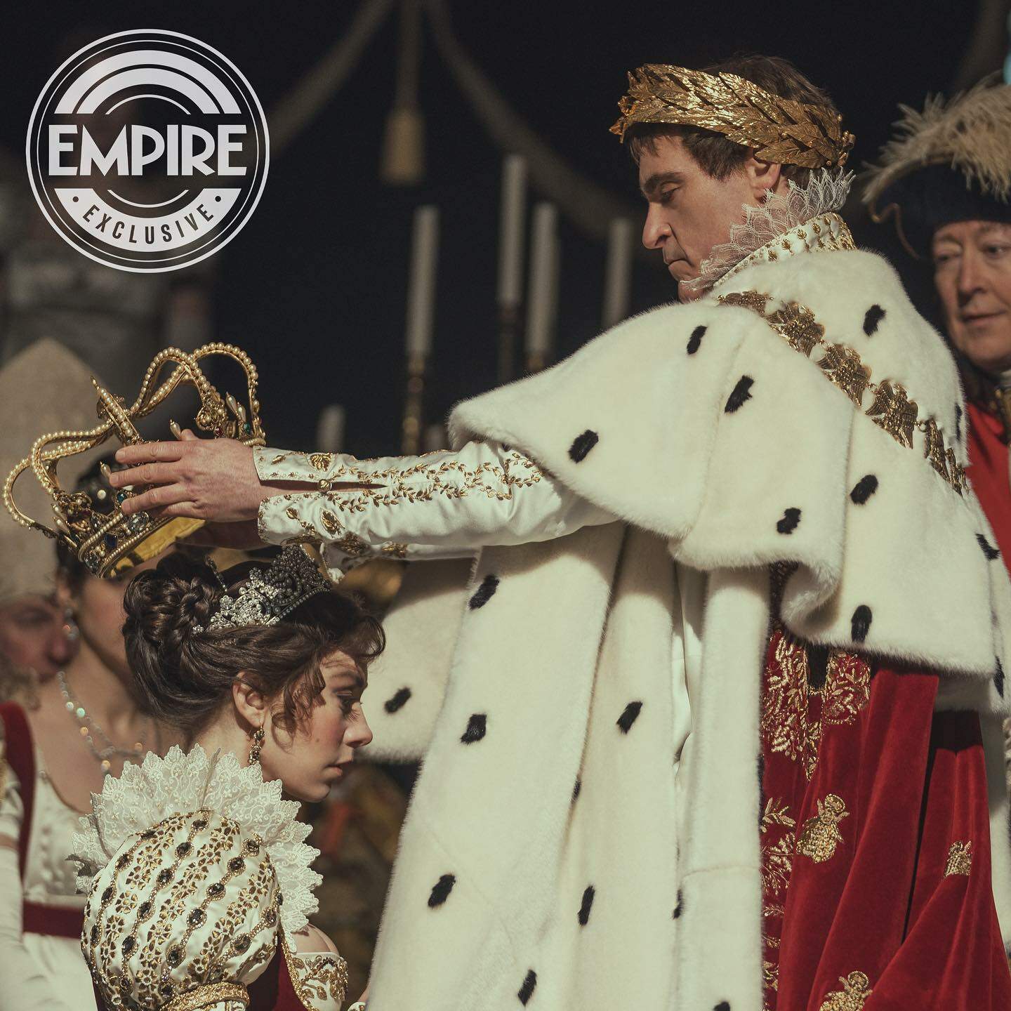 Vanessa Kirby é Josephine de Beauharnais e Joaquin Phoeniz é Napoleão Bonaparte em "Napoleão" (Foto: Reprodução/Aidan Monaghan)