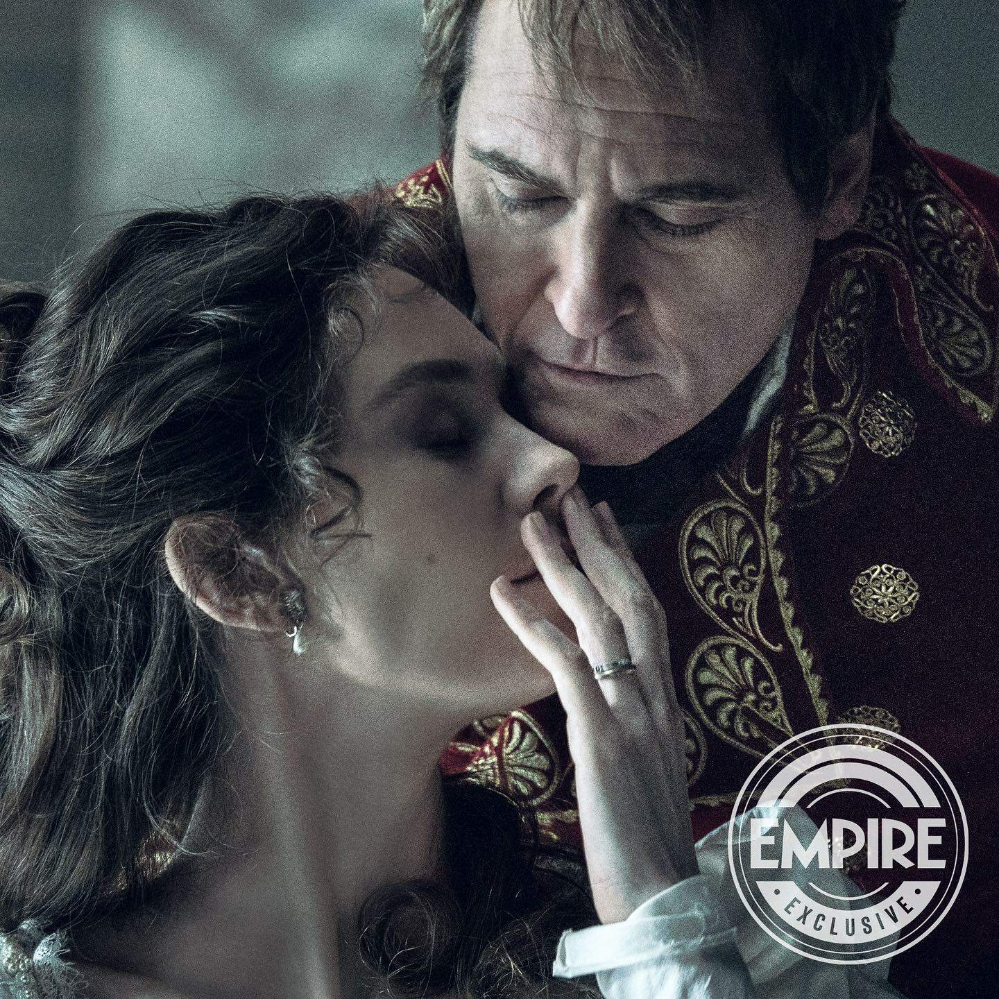 Vanessa Kirby é Josephine de Beauharnais e Joaquin Phoeniz é Napoleão Bonaparte em "Napoleão" (Foto: Reprodução/Aidan Monaghan)