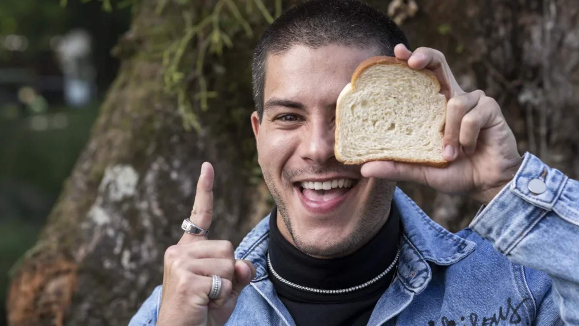 Meu Deus! Arthur Aguiar revela novo empreendimento em homenagem aos fãs: “Meus pãozinhos” - Metropolitana FM