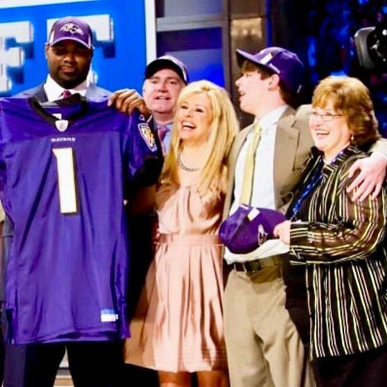 Família Tuohy e Michael Oher no Draft de 2009 da NFL (Foto: Reprodução/Instagram)