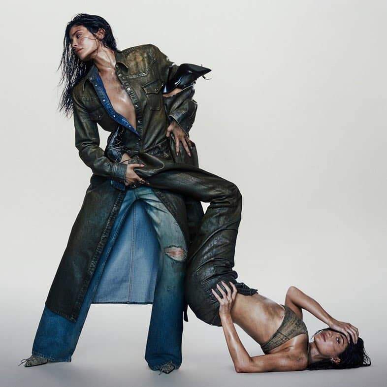 Coberta de lama, Kylie Jenner é a estrela da nova campanha de jeans da Acne Studios (Foto: Reprodução/Redes Sociais)