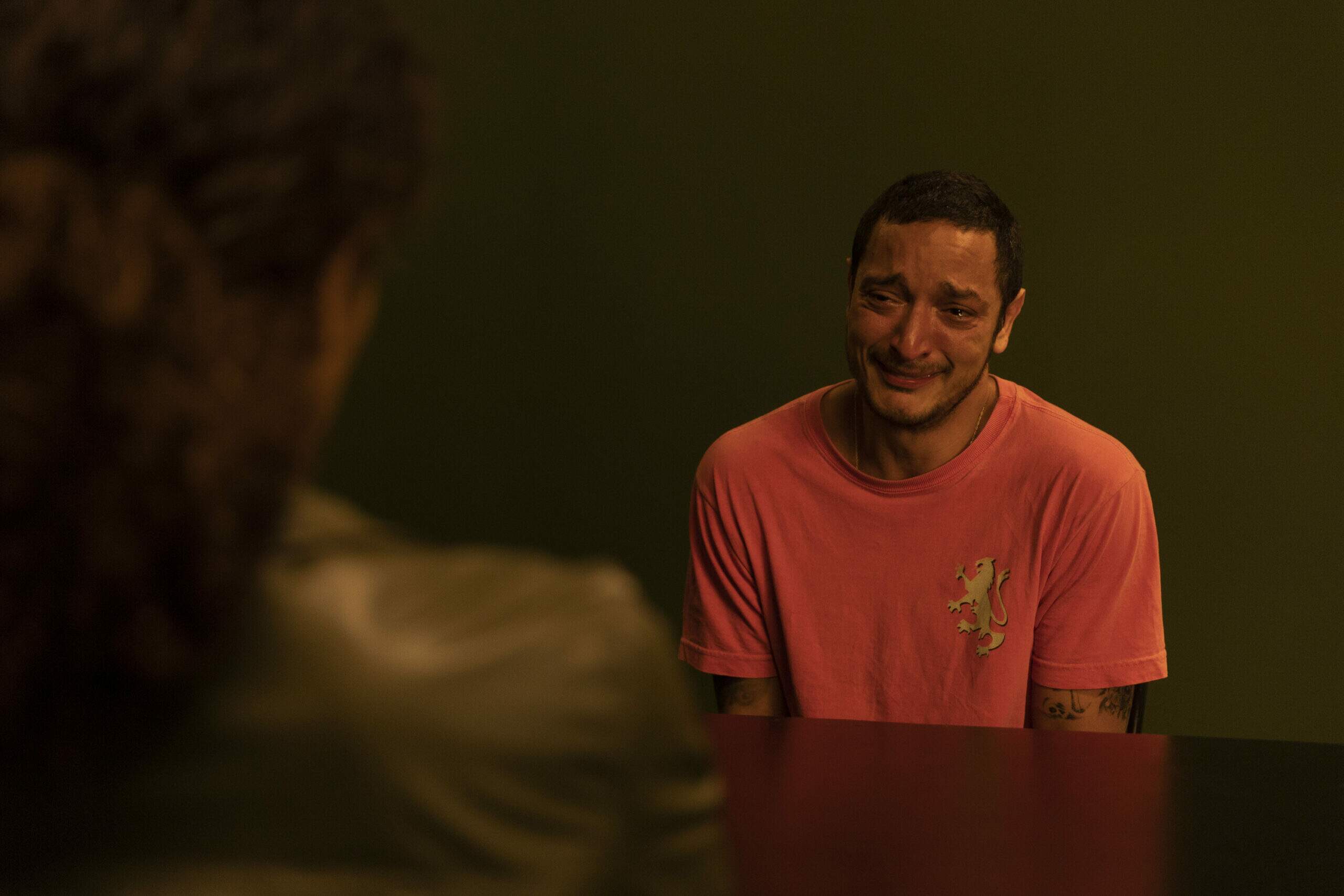 Allan Souza Lima como Cristian Cravinhos em “A Menina Que Matou Os Pais - A Confissão” (Foto: reprodução/Prime Video)