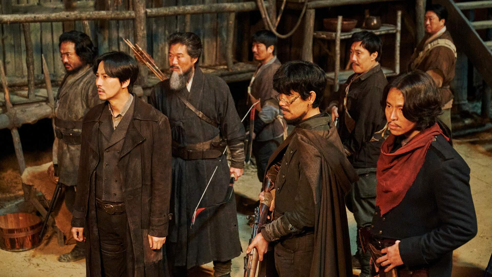 Kim Nam-gil como Lee Yoon, Yoo Jae-myung como Choi Choong-soo em “Song of the Bandits” (Foto: Yu Ara/Netflix)