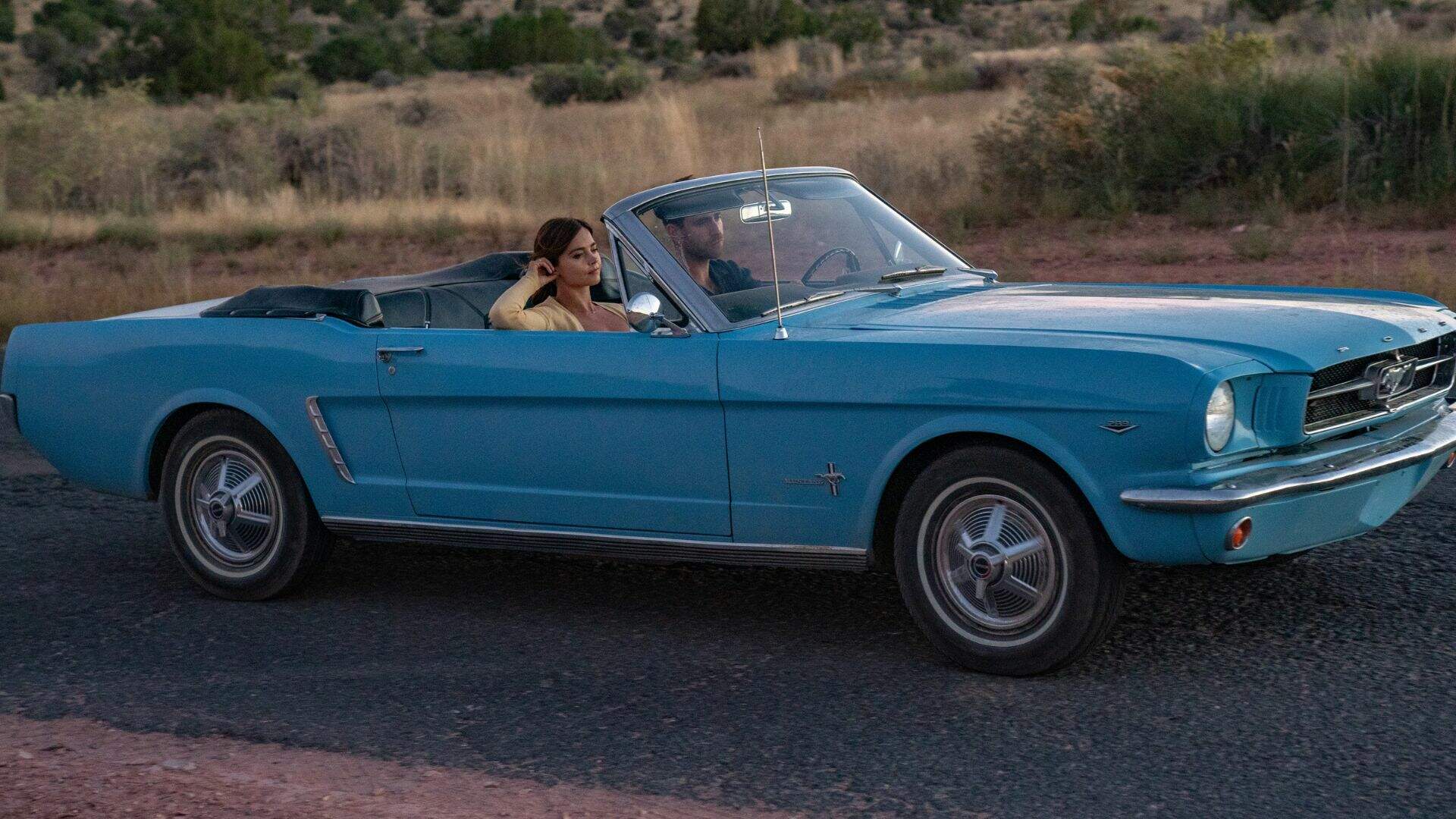 Oliver Jackson-Cohen é Will Taylor e Jenna Coleman é Liv Taylor em “Wilderness (Turismo Selvagem)” (Foto: Stefania Rosini/Prime VIdeo)