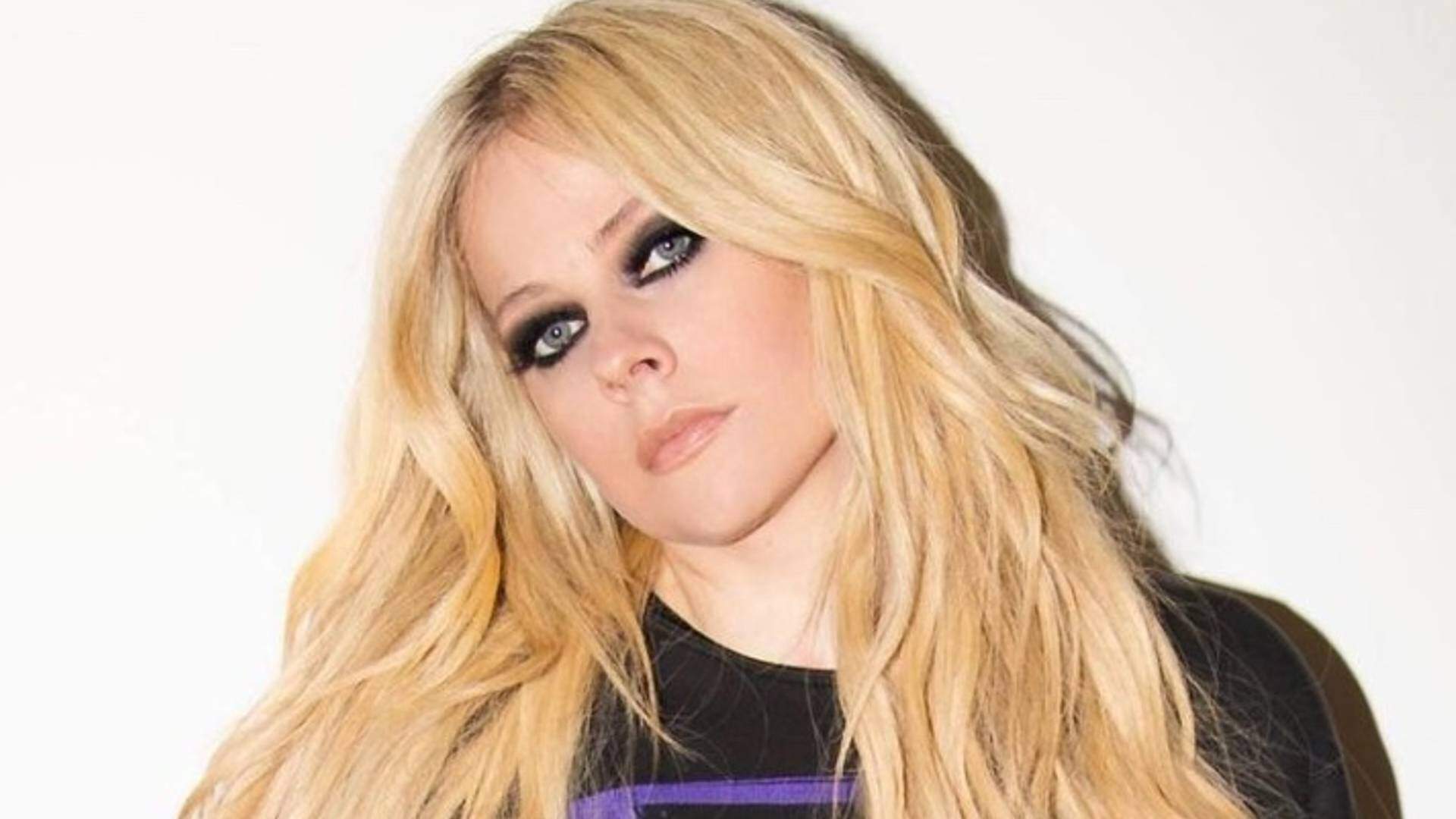 Após lançar música com famosa banda de rock, Avril Lavigne choca web ao revelar que compôs canções para grandes divas do pop - Metropolitana FM