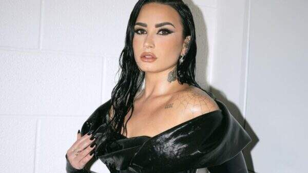 Segura esse rock! Demi Lovato lança álbum “Revamped” composto somente por versões roqueiras dos seus principais hits