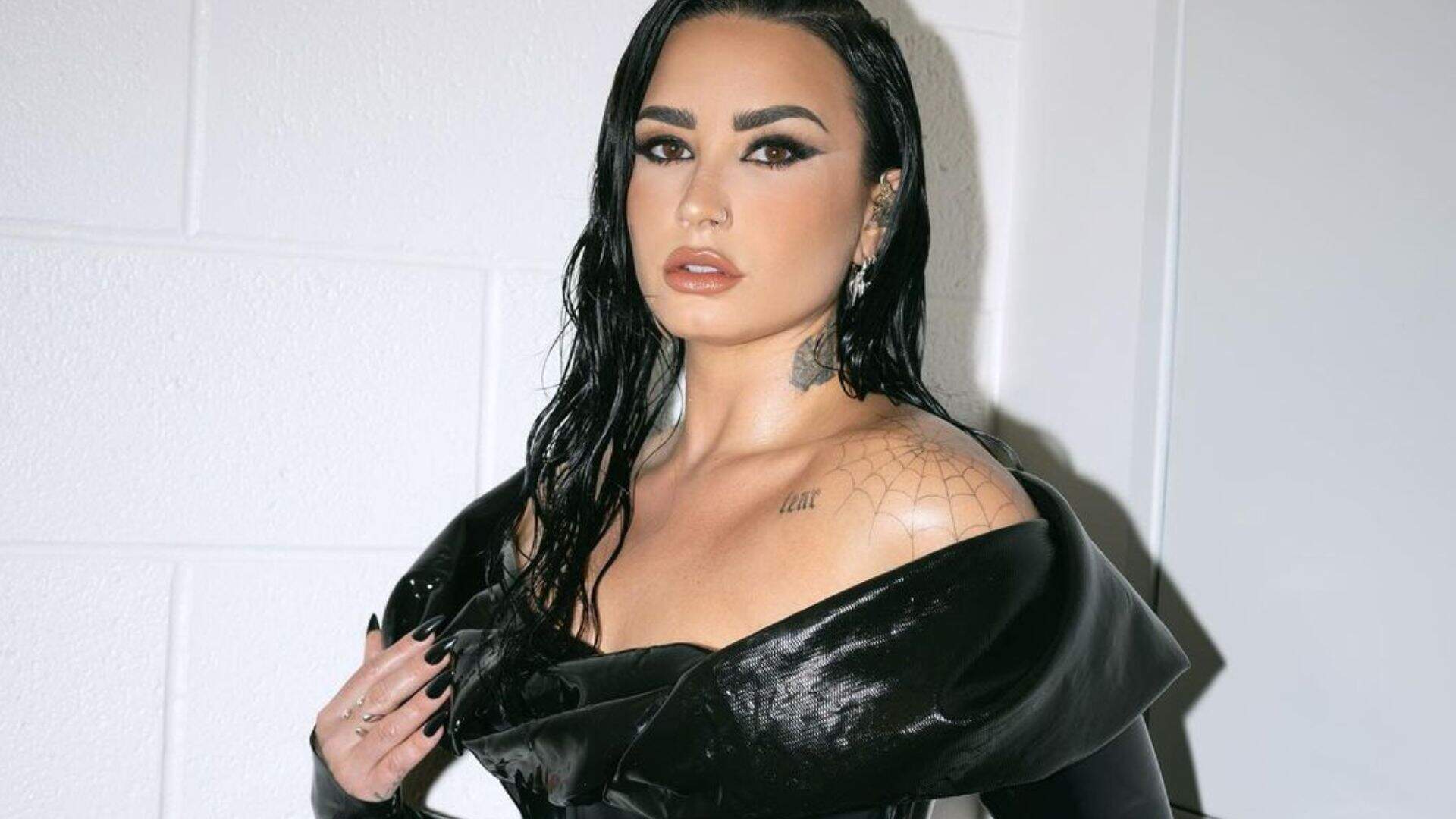 Segura esse rock! Demi Lovato lança álbum “Revamped” composto somente por versões roqueiras dos seus principais hits - Metropolitana FM