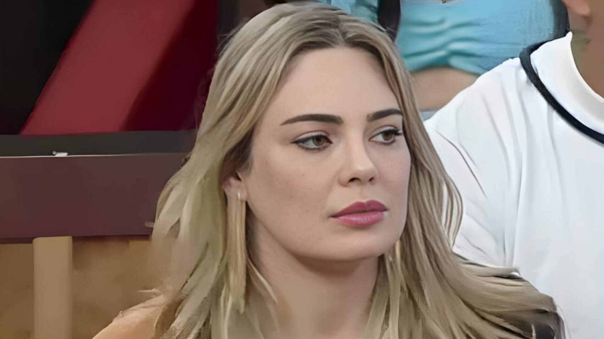 Após ser expulsa de ‘A Fazenda 15’, Rachel faz pronunciamento inusitado dentro da Record e deixa os fãs chocados - Metropolitana FM