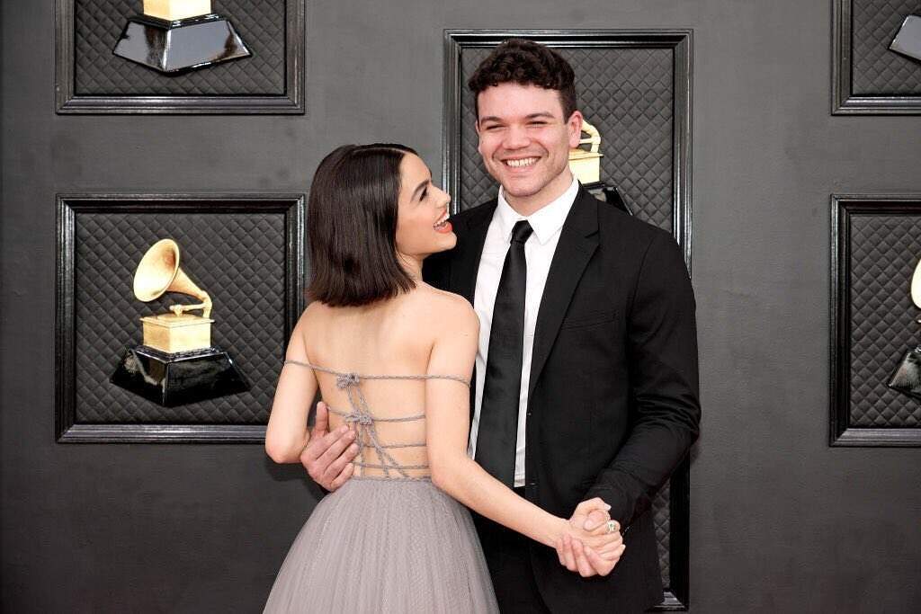 Rachel Zegler e Josh Andrés Rivera estão namorando desde 2019 e contracenaram juntos em “Amor, Sublime Amor” (Foto: Reprodução/Instagram)