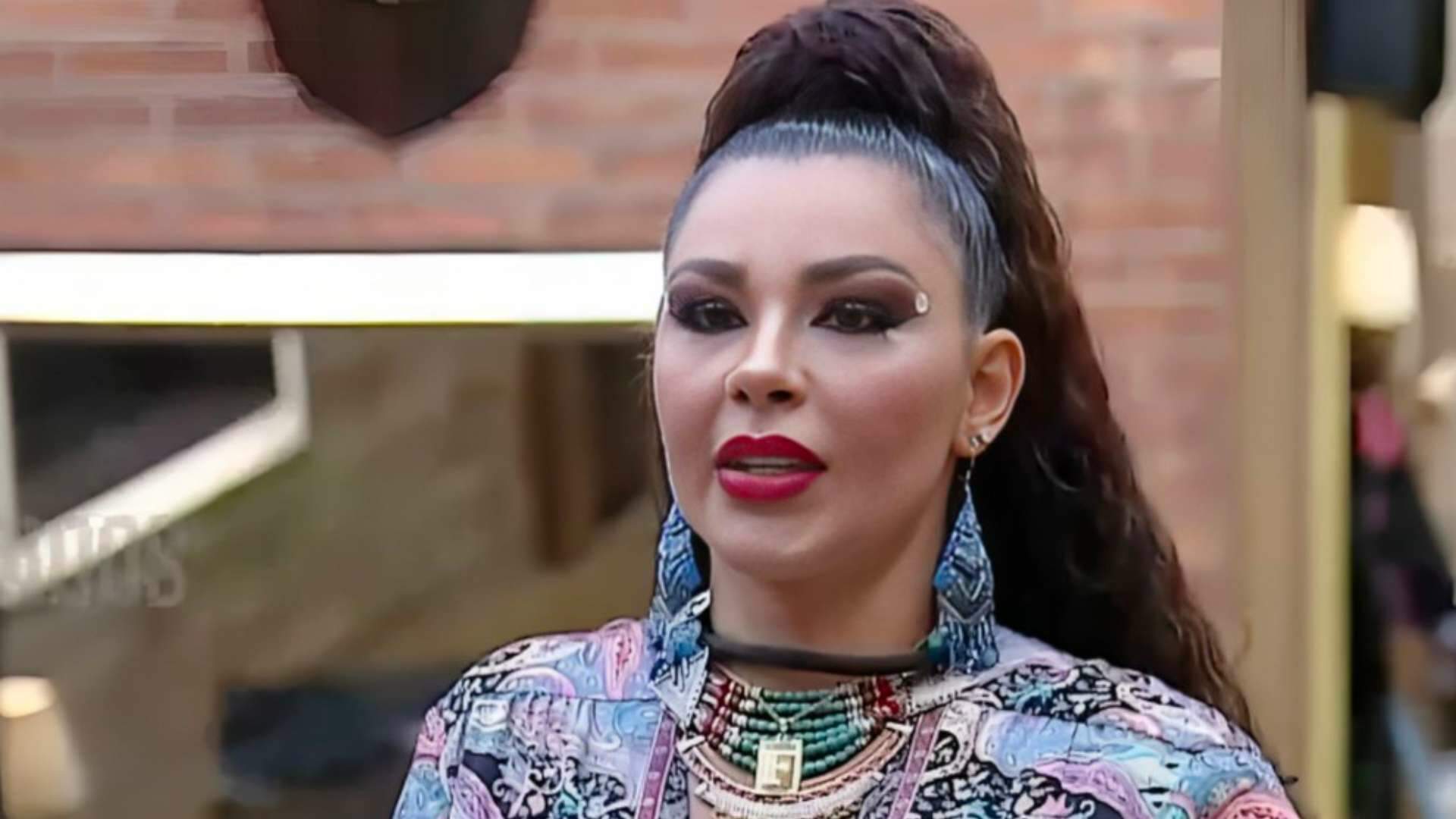 A Fazenda 15: Jenny Miranda expõe calcinha suja de peoa e fala o que não devia - Metropolitana FM