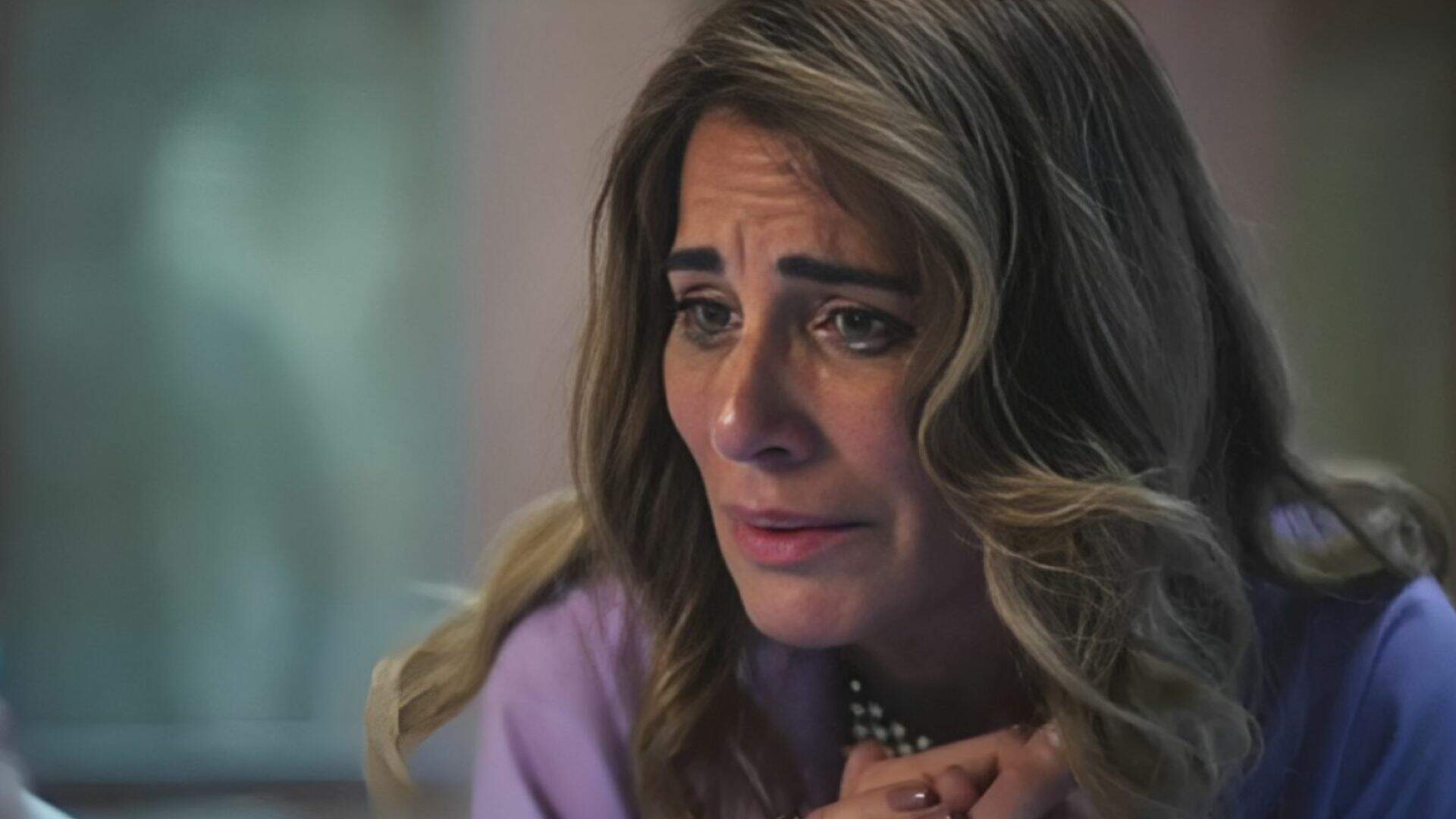 Terra e Paixão: Em visita ao túmulo de Daniel, Irene caí em lágrimas e pede perdão ao filho! - Metropolitana FM