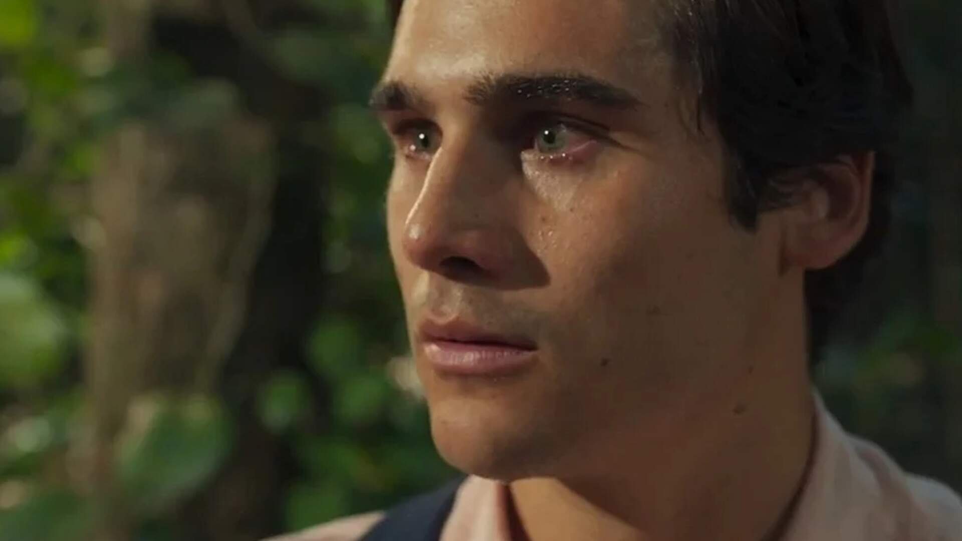 Fuzuê: Com o fim do namoro, Miguel fica ainda mais arrasado ao flagrar Luna e Jefinho juntos!