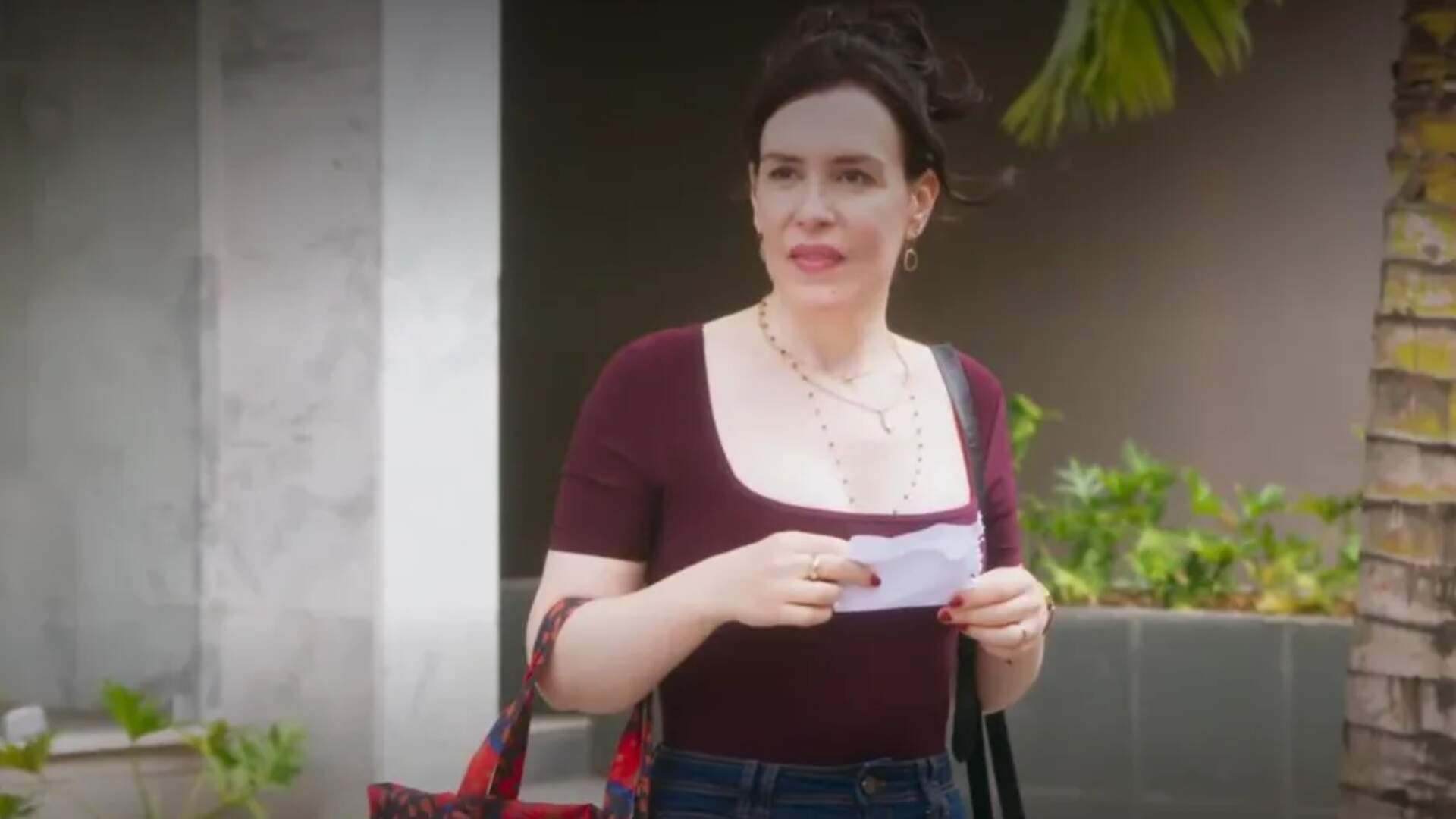 Elas por Elas: Não me abandonou? Renée fica perturbada ao se deparar com o marido na rua - Metropolitana FM