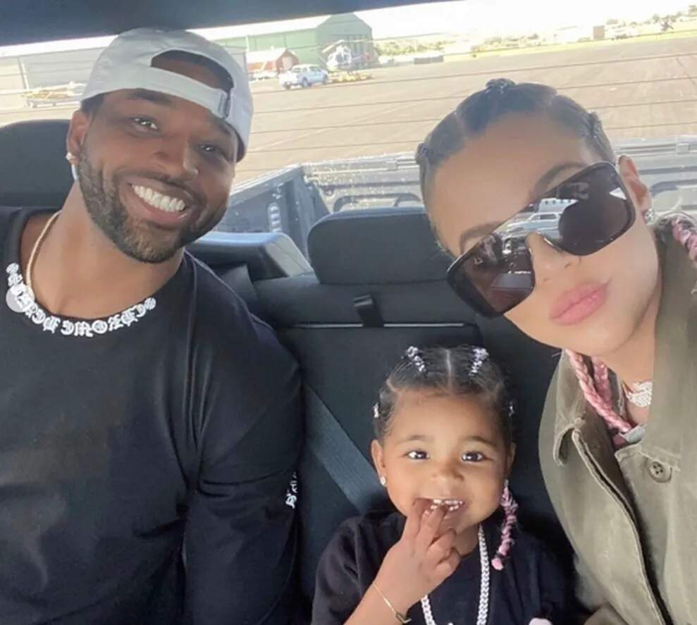 Khloé Kardashian e Tristan Thompson com a filha True