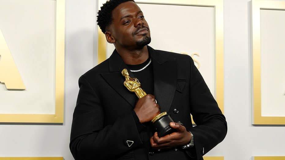 O vencedor do Oscar Daniel Kaluuya irá produzir o filme sobre “Barney” (Foto: Reprodução/Instagram)