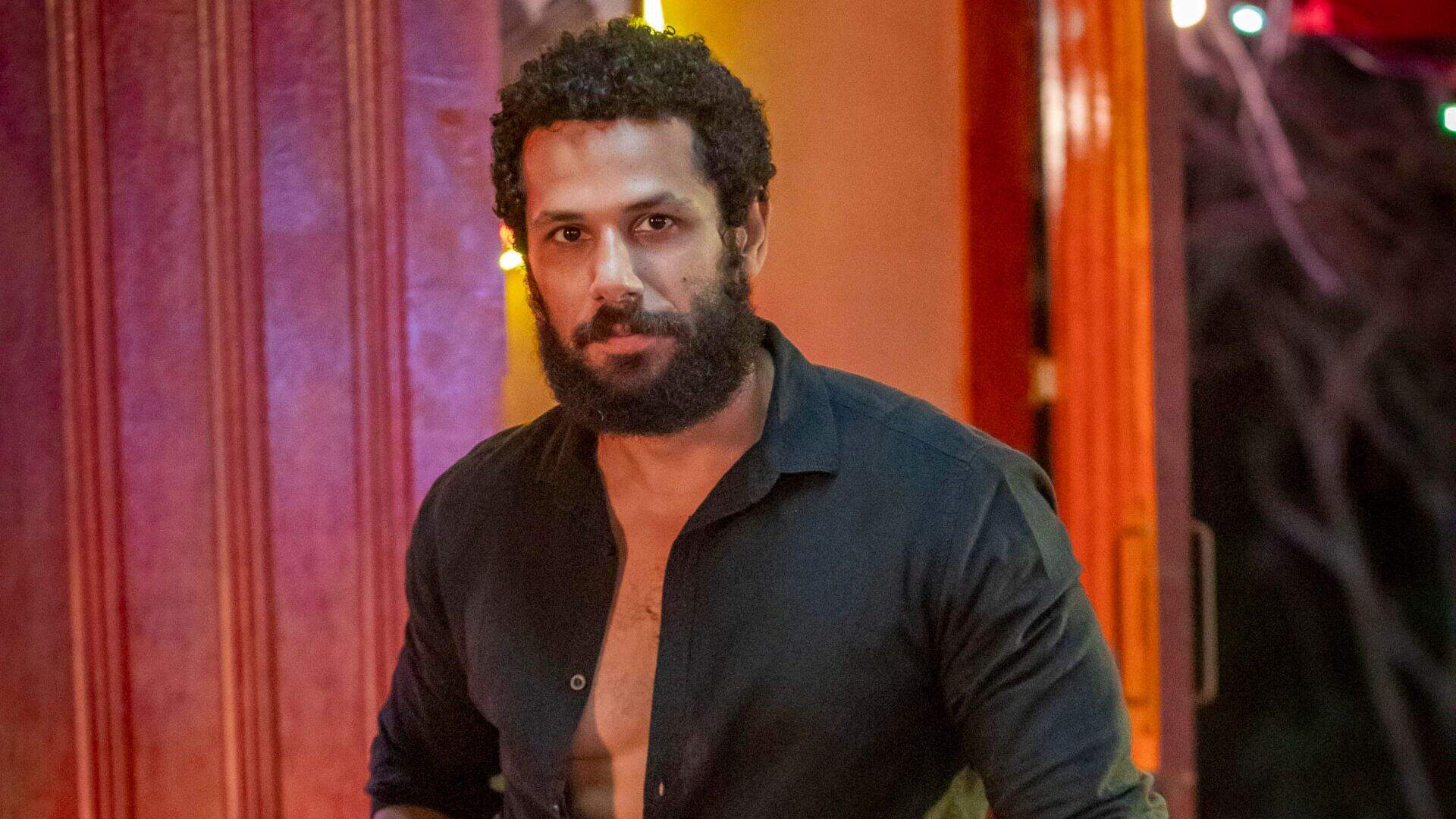 Amaury Lorenzo, interprete de Ramiro em “Terra e Paixão”, abre o jogo sobre sua orientação sexual e surpreende a web - Metropolitana FM