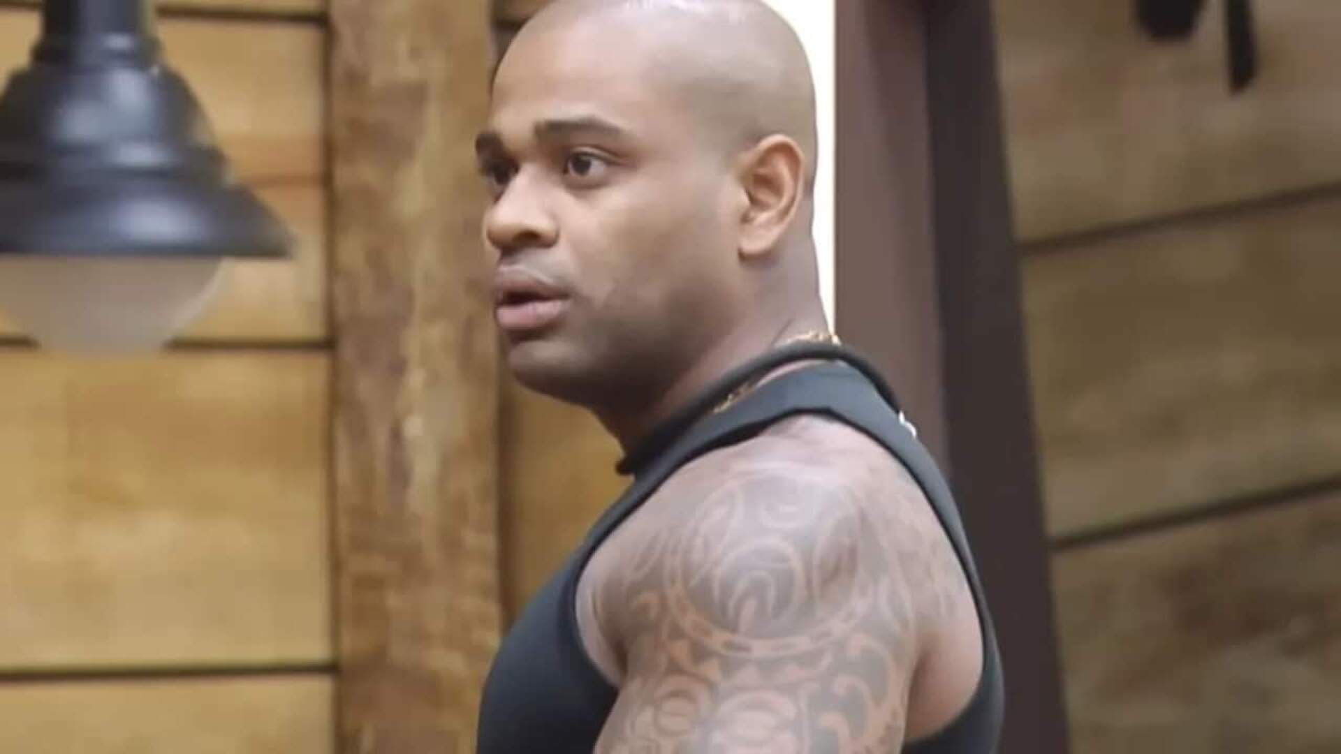 A Fazenda 15: Cézar Black é detonado nas redes sociais após debochar de travesti - Metropolitana FM