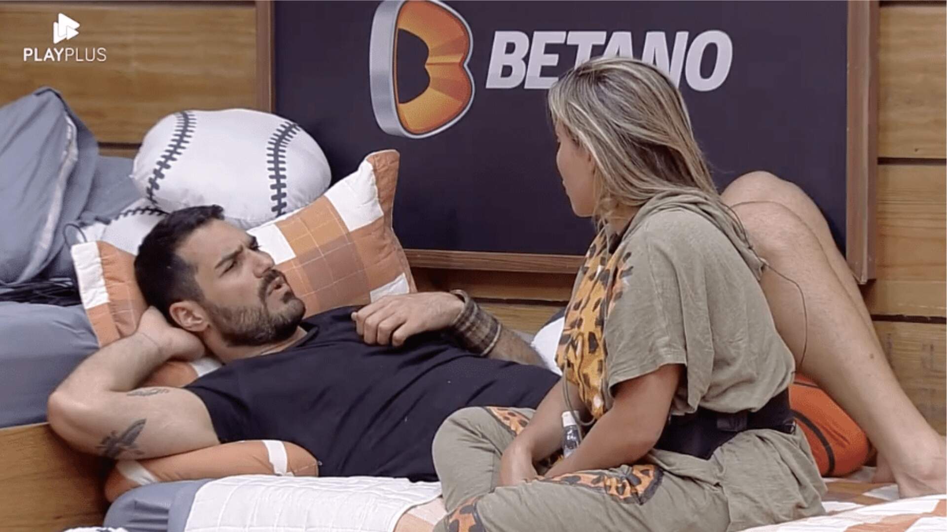 A Fazenda 15: Jenny Miranda não consegue esconder jogo e peões detonam: “Ela quer levar as pessoas à expulsão” - Metropolitana FM