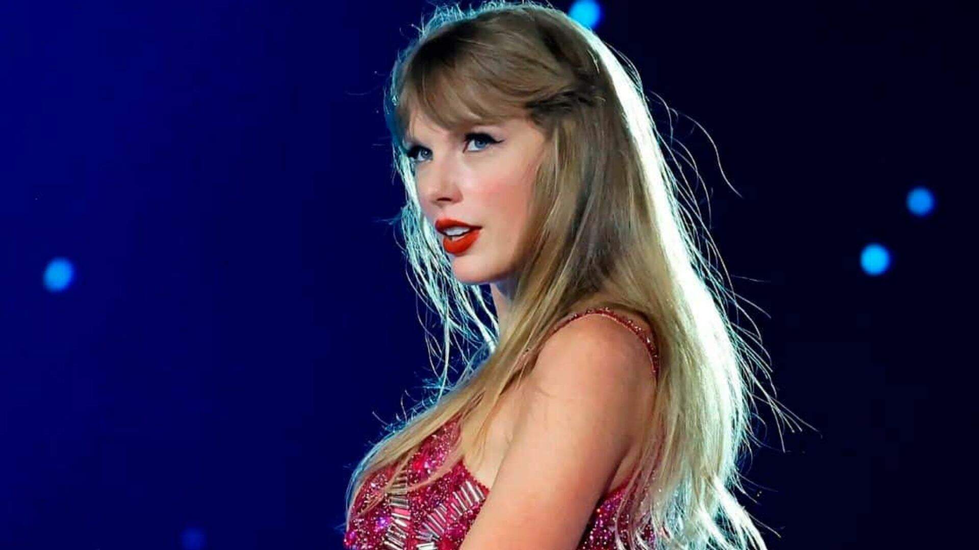 Em sua segunda apresentação no Brasil, Taylor Swift faz homenagem emocionante para fã que morreu durante seu show no RJ