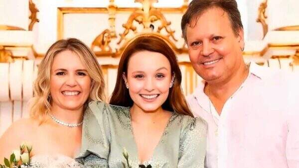 Após não ser convidado para o casamento da filha, pai de Larissa Manoela toma atitude chocante nas redes sociais