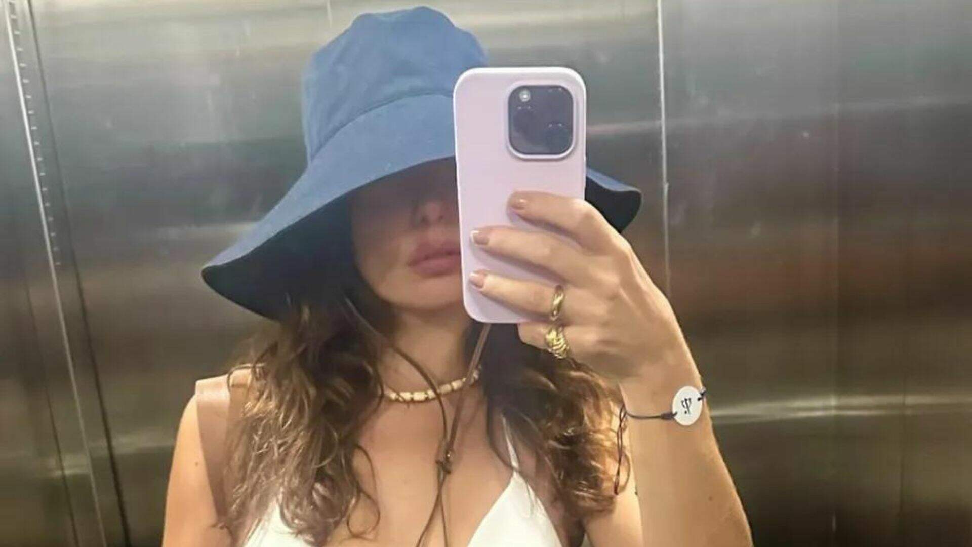 De chapéu, biquíni branco e minissaia, Isis Valverde chama atenção com look praiano - Metropolitana FM