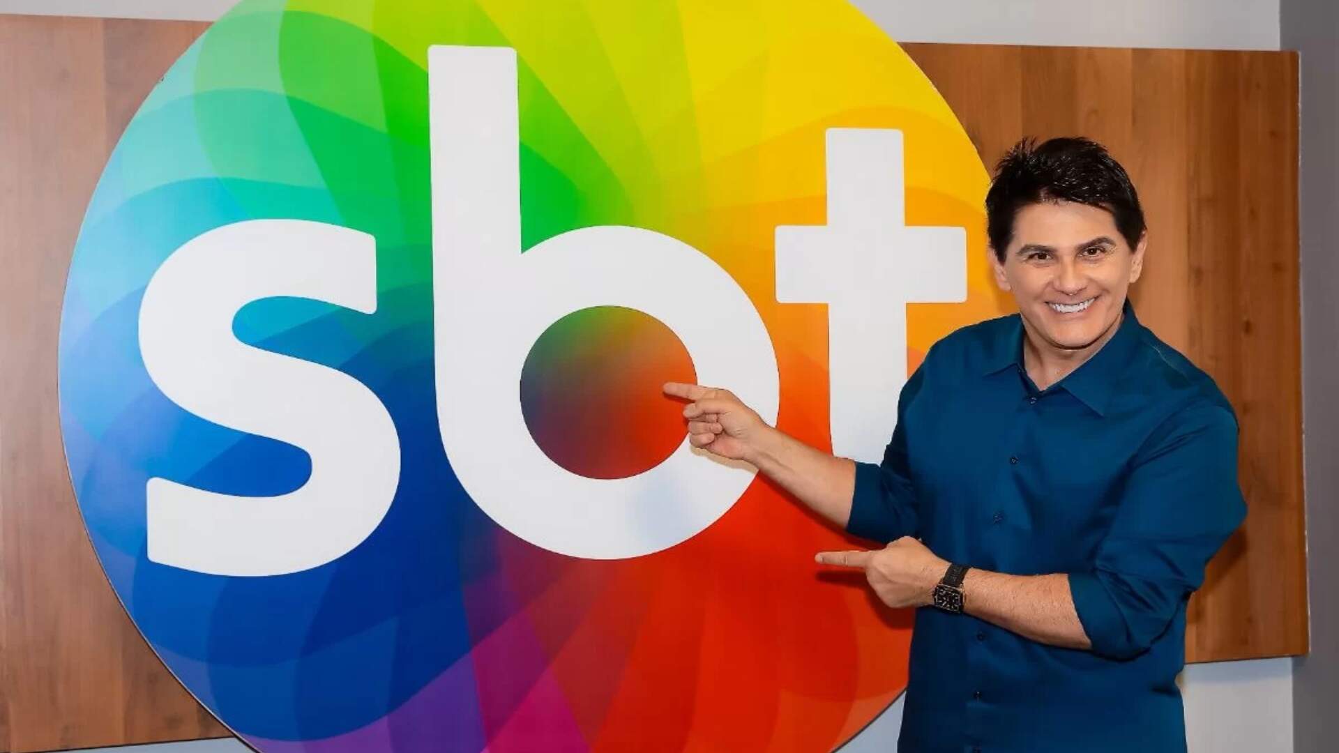 Dez anos depois, Cesar Filho volta ao SBT e vai comandar o principal jornal da emissora: “Eu tenho uma aliança”