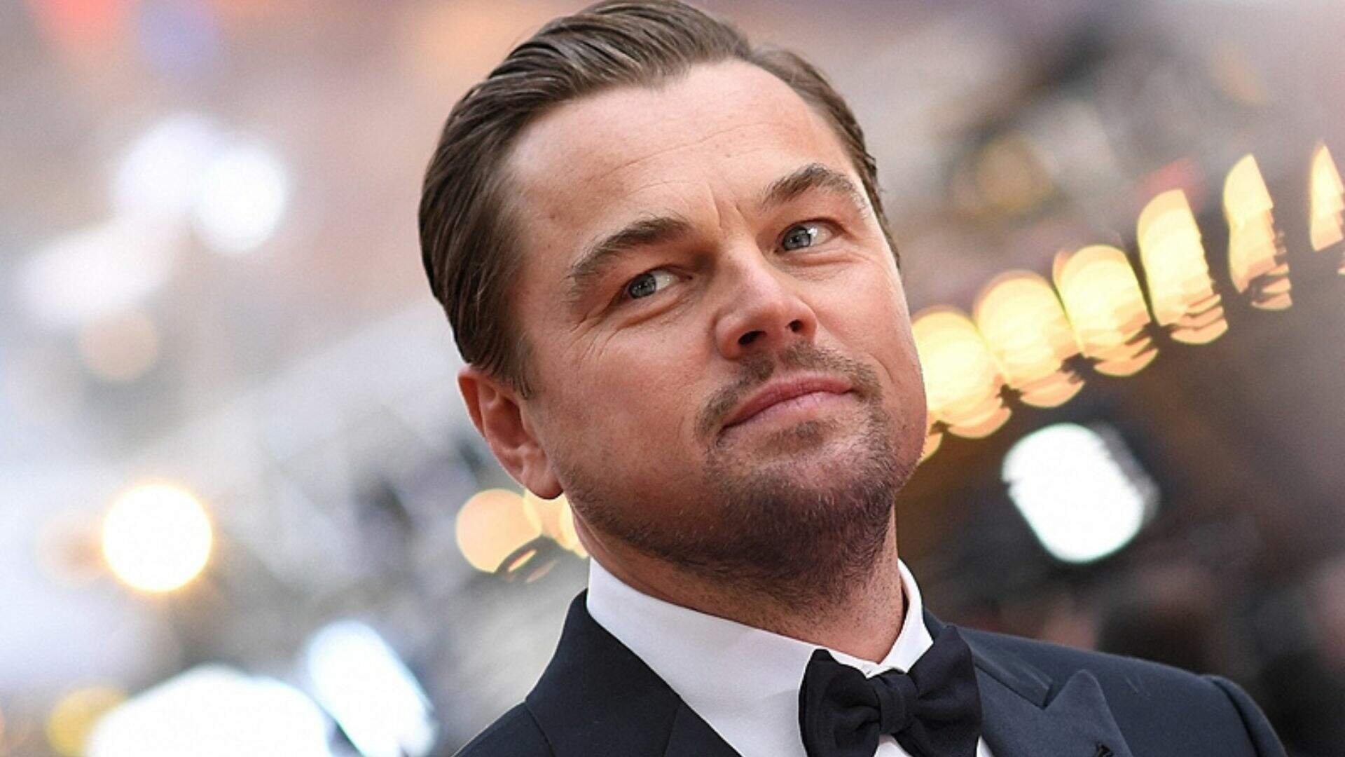 Leonardo Wilhelm DiCaprio é um ator, produtor, empresário, ambientalista e filantropo norte-americano reconhecido por sucessos como 