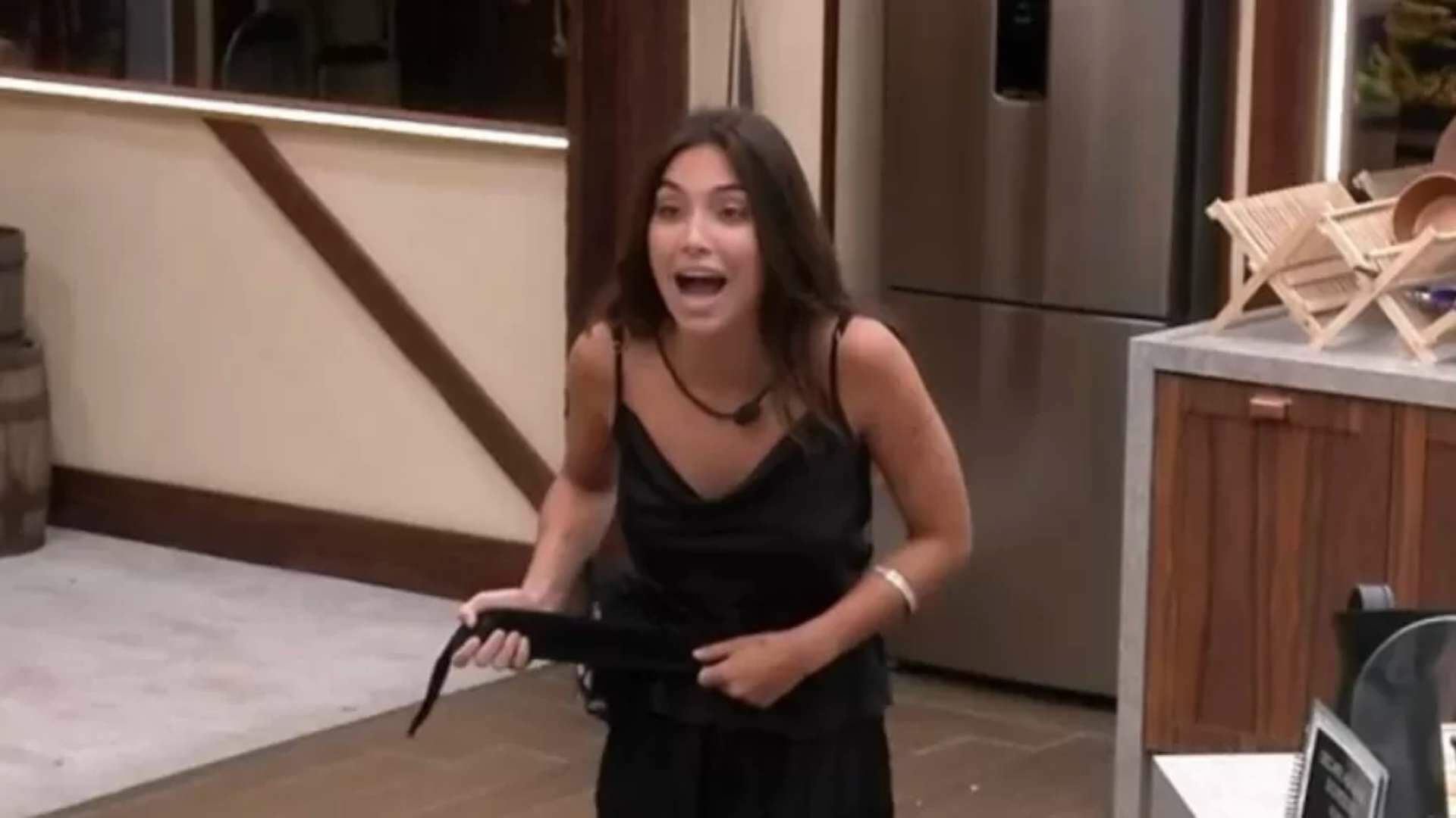 BBB 24: Vanessa Lopes surta com Bin Laden, chama brother para o Paredão e detona ao vivo: “Acordei, Brasil!” - Metropolitana FM