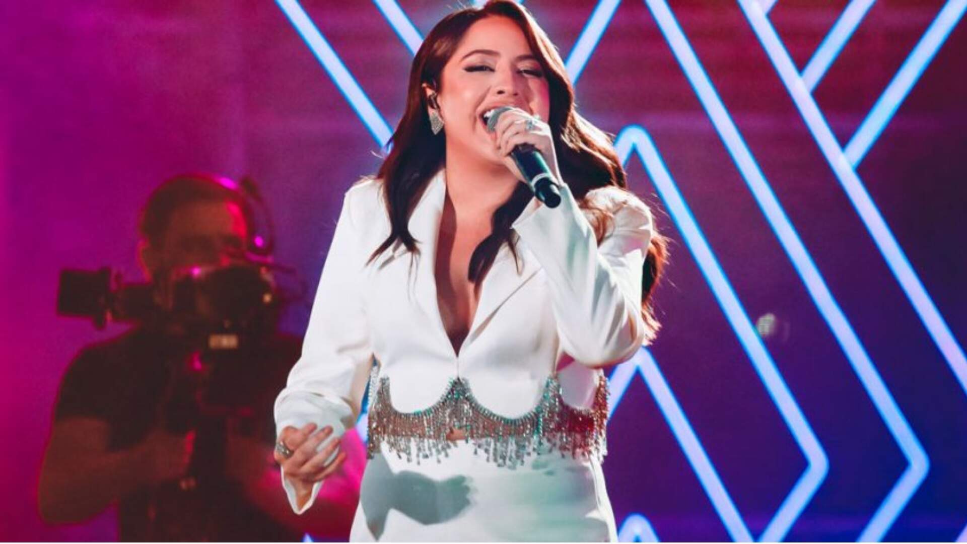 Mari Fernandez prepara hit atrás de hit e acumula mais de 30 milhões de plays em apenas dois meses - Metropolitana FM