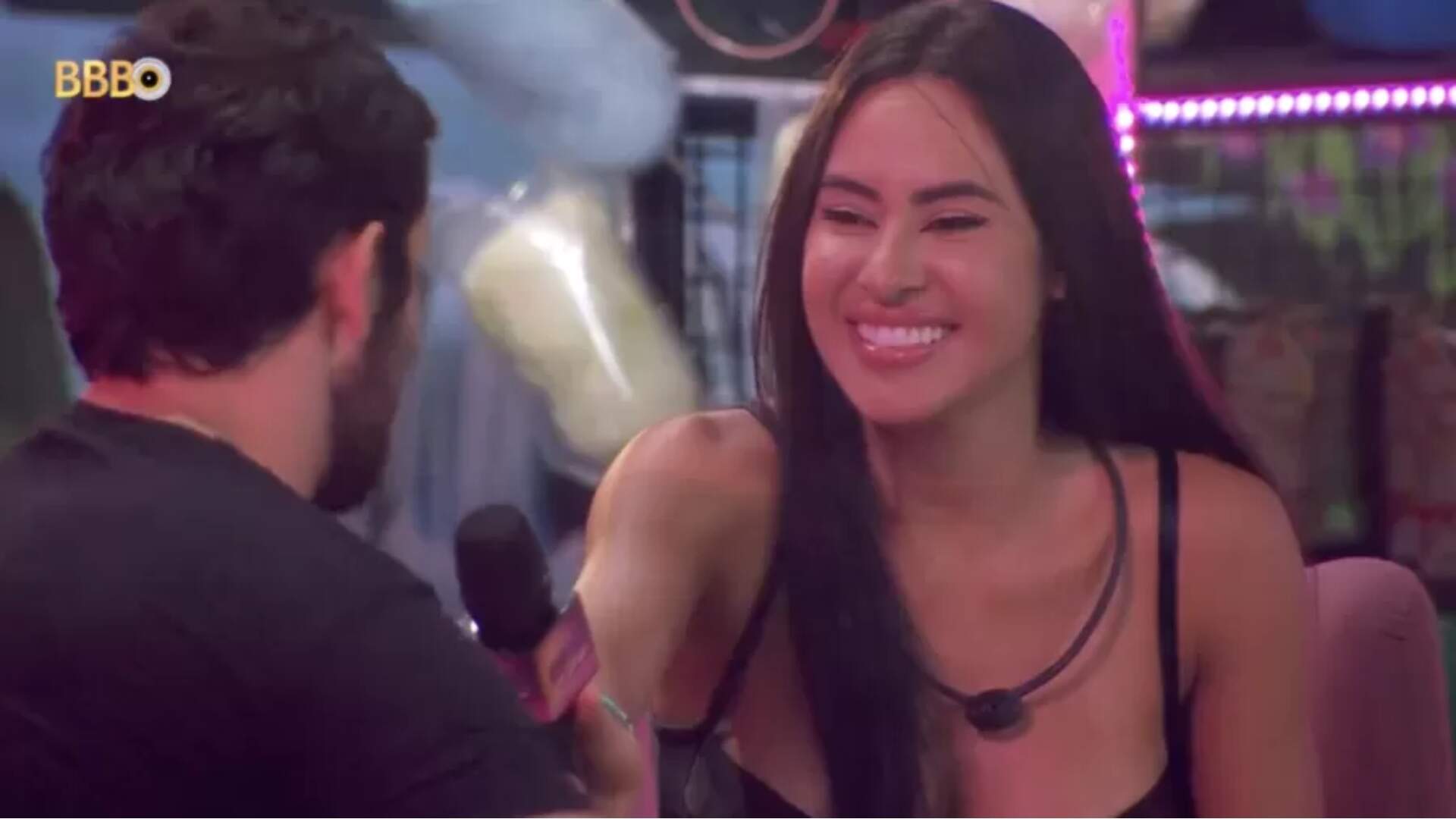 BBB 24: Tá rolando? Isabelle troca elogios com Matteus durante a festa e diz que ele ‘arrasa corações’ - Metropolitana FM