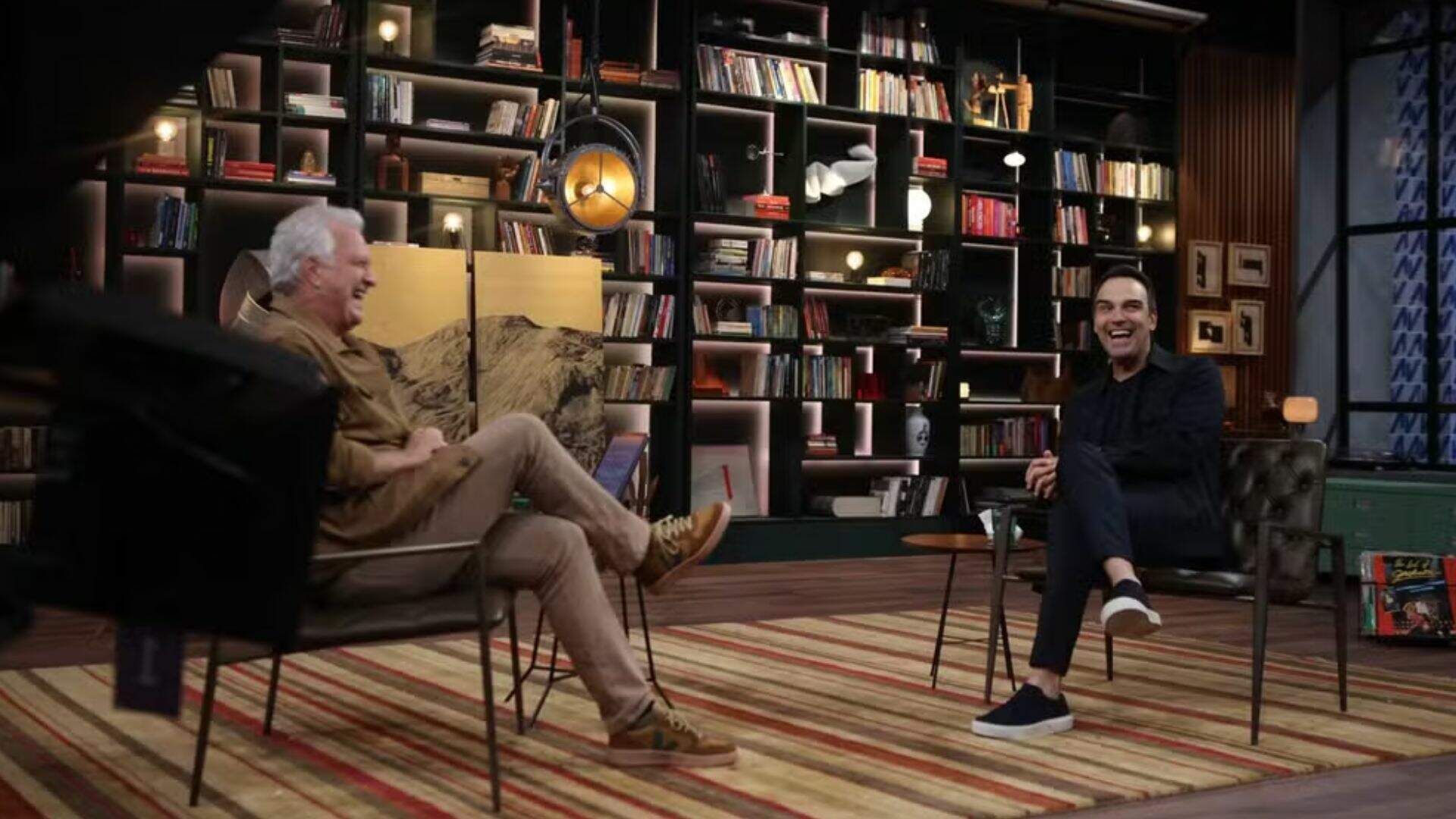 Emocionante! Pedro Bial entrevista Tadeu Schmidt no ‘Conversa’ com ex-BBBs na plateia - Metropolitana FM