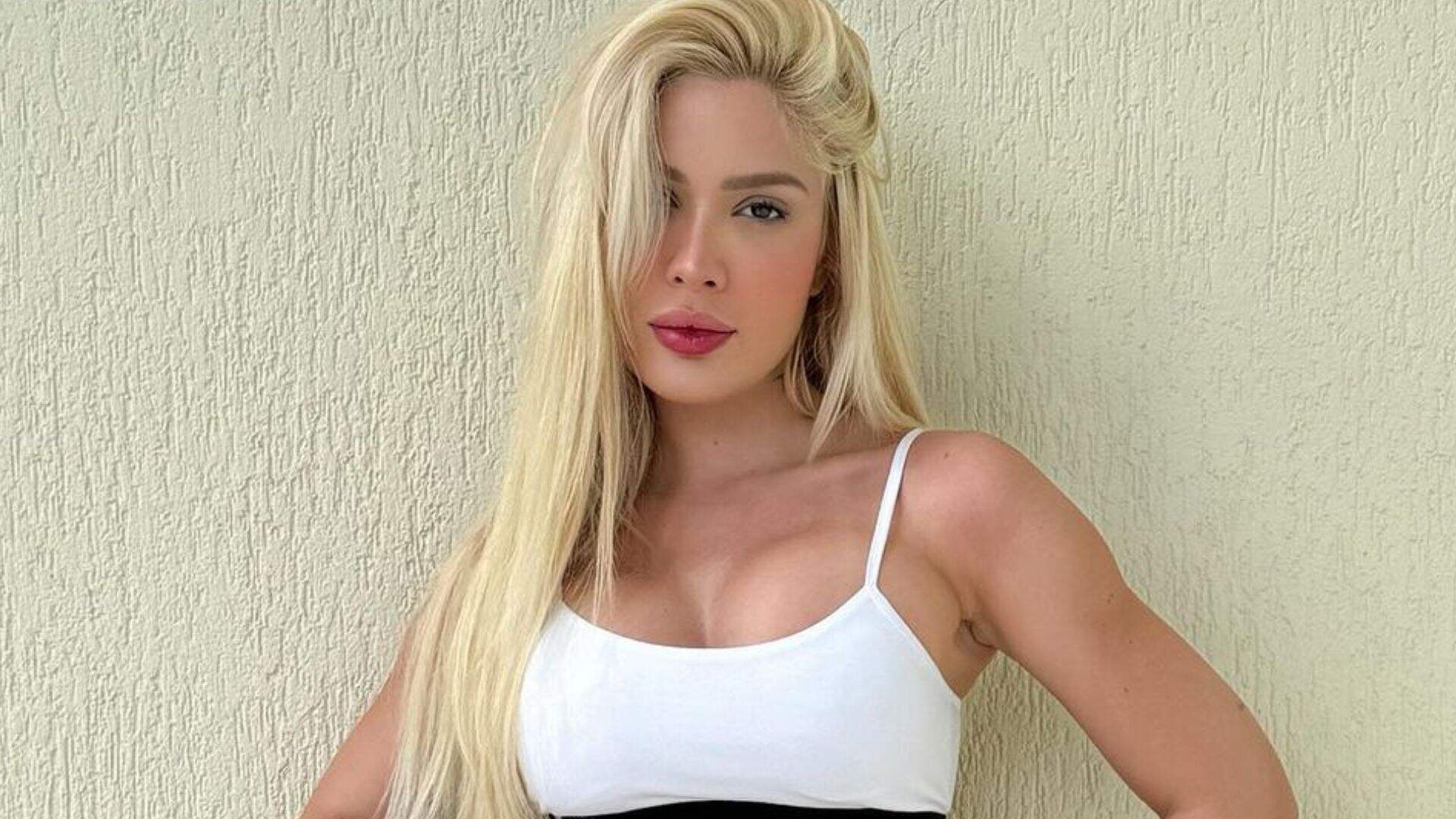 Trincada! Karoline Lima ostenta barriga definida dois meses após lipo - Metropolitana FM