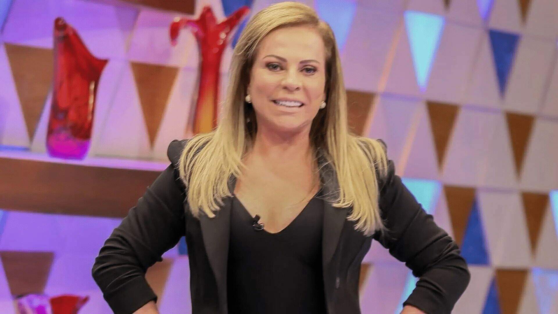 Equipe de Christina Rocha confirma internação na família e apresentadora ficará afastada